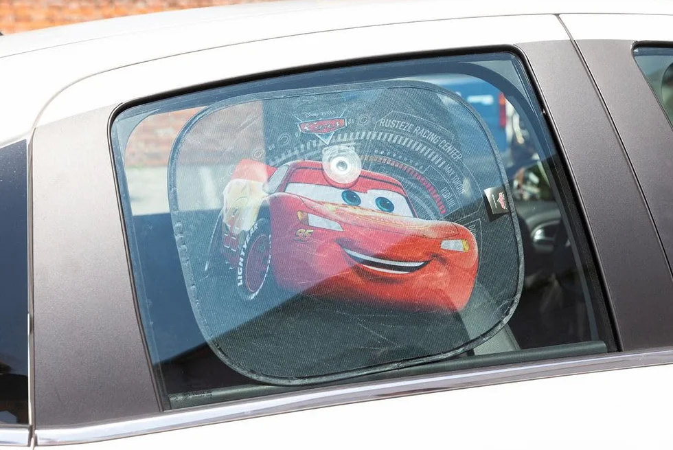 Para markiz bocznych do samochodów Samochody Lightning McQueen - Ochrona przeciwsłoneczna dla dzieci z oficjalną grafiką Disney Pixar